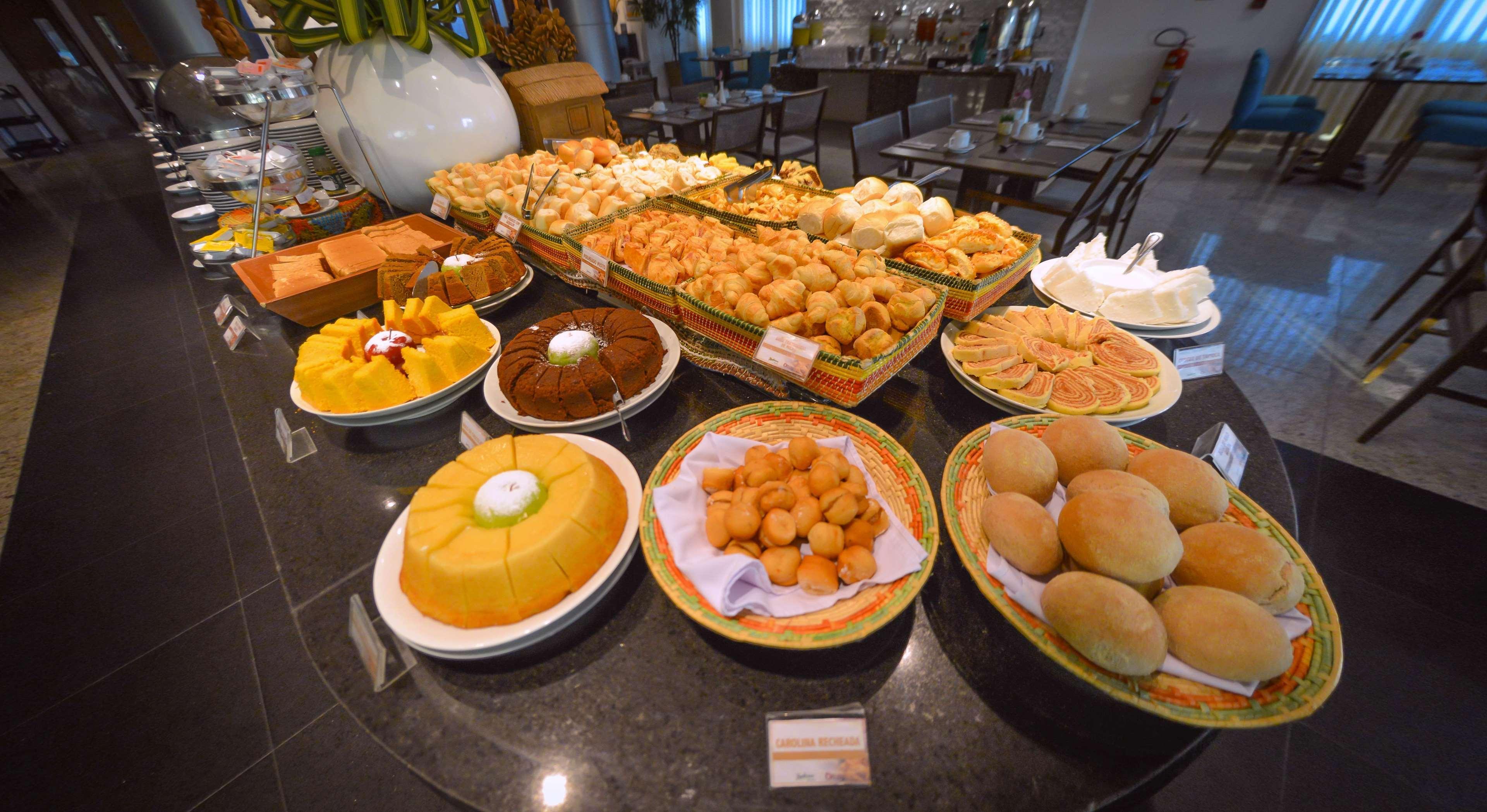 Best Western Premier Maceio Exteriér fotografie A selection of puddings and cakes