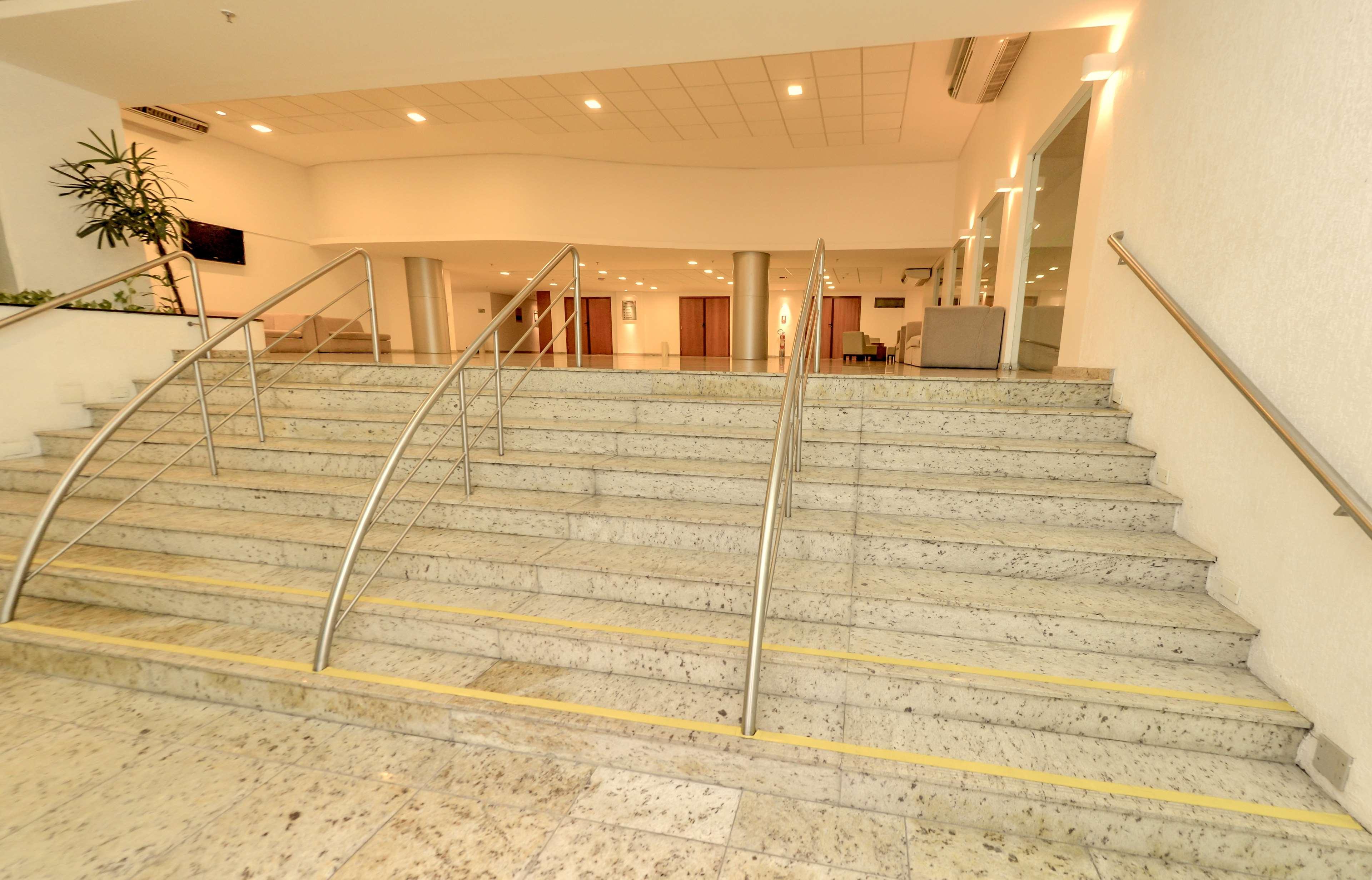 Best Western Premier Maceio Exteriér fotografie Interior of the library